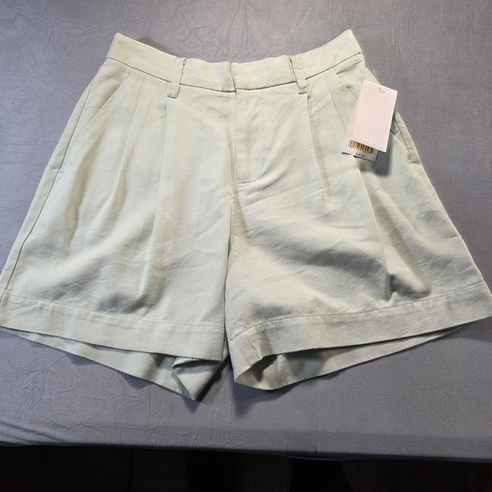 Dip Women Sage Green Pleated High Rise Shorts XS NWT‎ Cotton Viscose Relaxed Fit